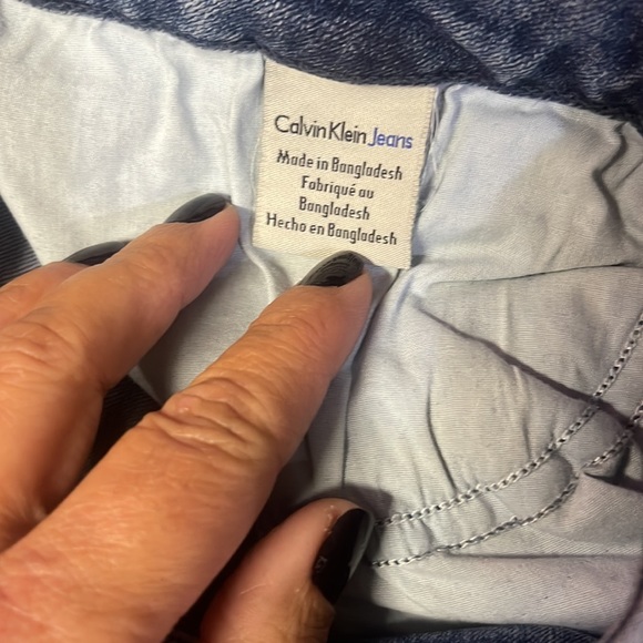 Calvin Klein Slim Boyfriend Jeans Size 6 Inseam 26” - Picture 3 of 4